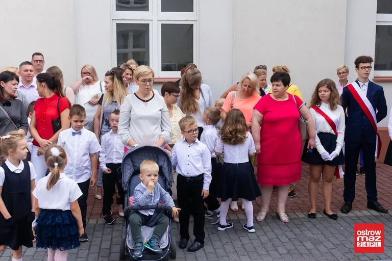 Uczniowie "Jedynki" wrócili w szkolne mury (zdjęcia)