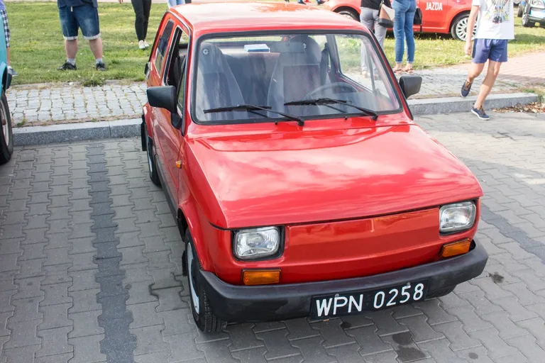Zlot zabytkowych samochodów (zdjęcia)