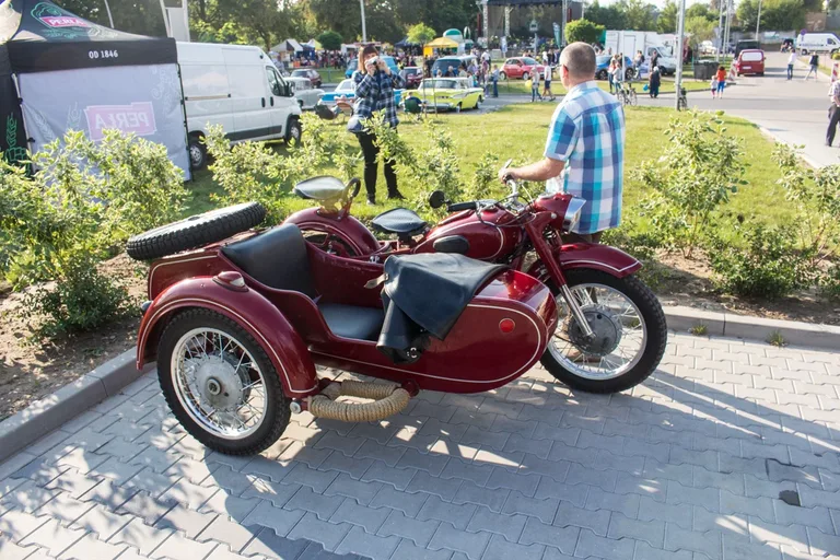 Zlot zabytkowych samochodów (zdjęcia)