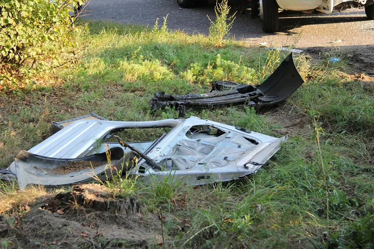 Dwóch mieszkańców powiatu nie żyje. Śmiertelny wypadek pod Ostrołęką (zdjęcia, wideo)