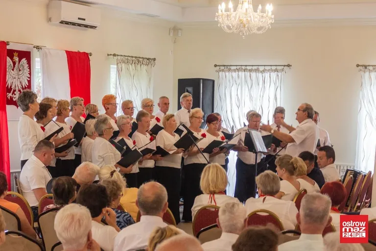 Koncert pieśni patriotycznych w Zarębach Kościelnych (zdjęcia, wideo)