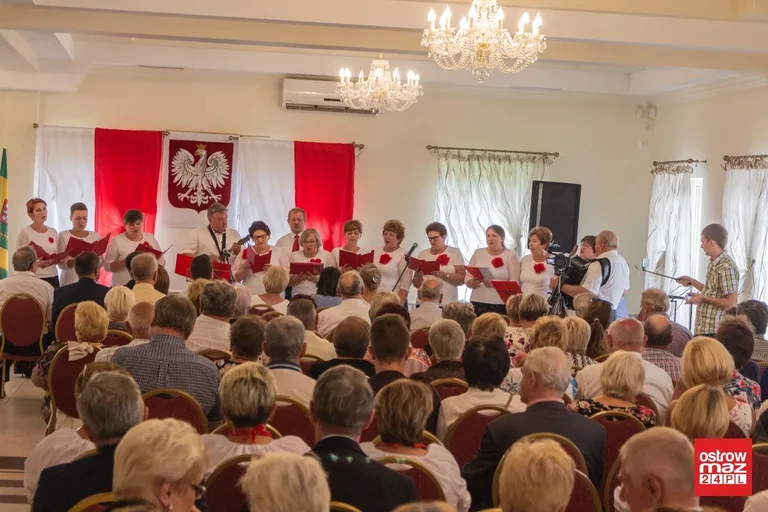 Koncert pieśni patriotycznych w Zarębach Kościelnych (zdjęcia, wideo)