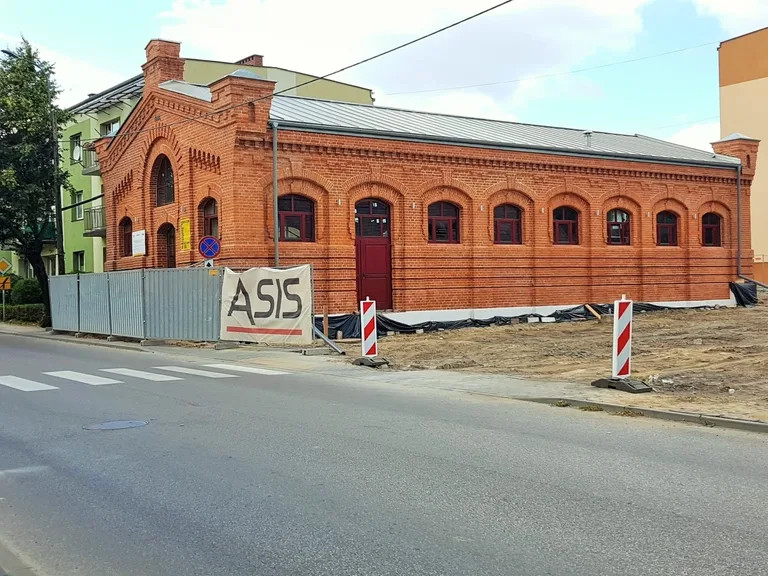 Trwają prace przy zagospodarowaniu terenu wokół Jatek (zdjęcia)