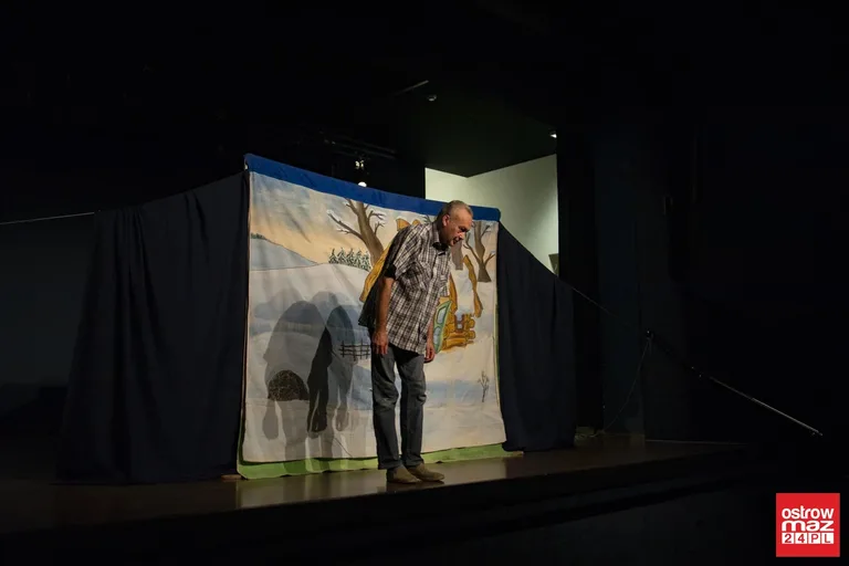 Chytry lisek przepędził zajączka z domu (zdjęcia, wideo)