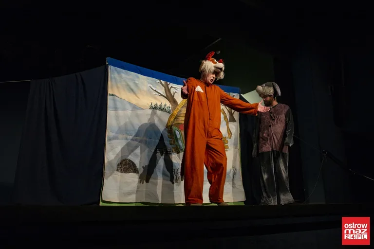 Chytry lisek przepędził zajączka z domu (zdjęcia, wideo)