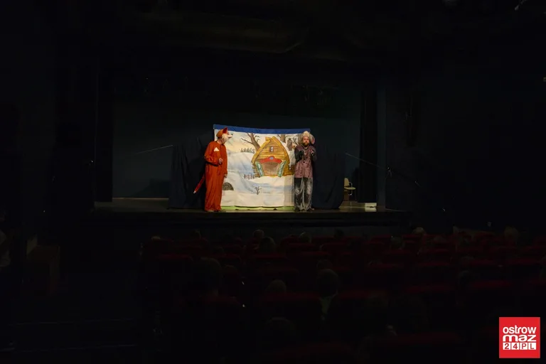 Chytry lisek przepędził zajączka z domu (zdjęcia, wideo)