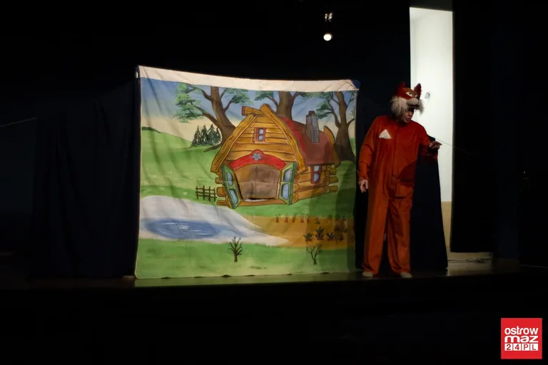Chytry lisek przepędził zajączka z domu (zdjęcia, wideo)