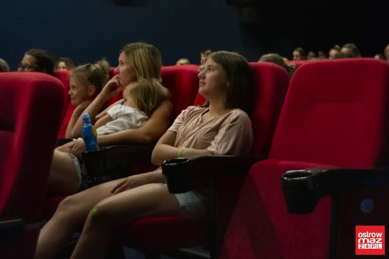 Chytry lisek przepędził zajączka z domu (zdjęcia, wideo)