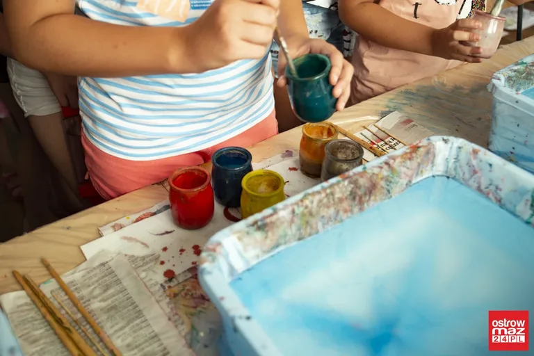 Malowali na wodzie z policjantem w tle (zdjęcia, wideo)