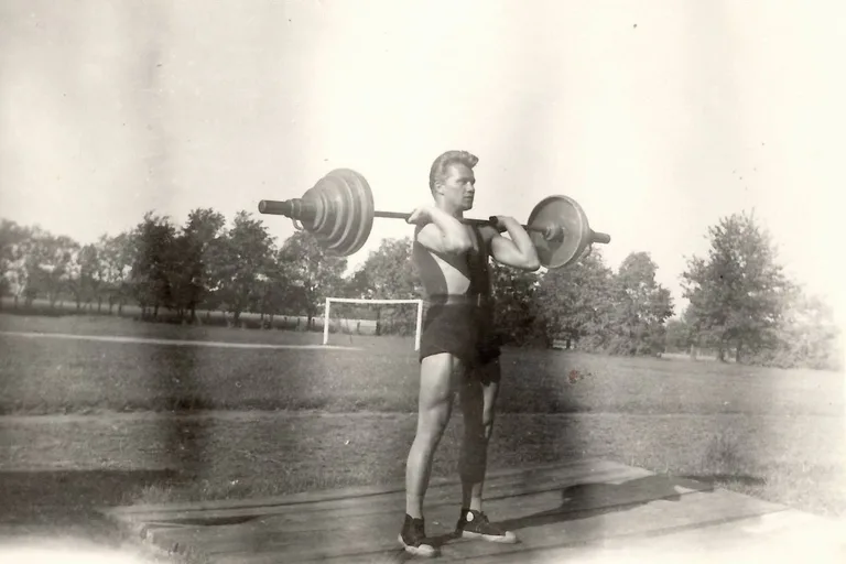 Dawne fotografie z treningu ostrowskiego atlety (zdjęcia)