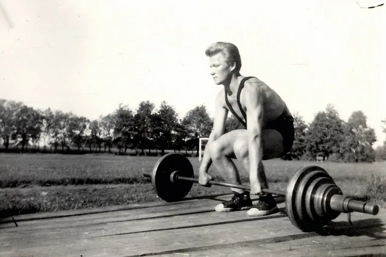 Dawne fotografie z treningu ostrowskiego atlety (zdjęcia)