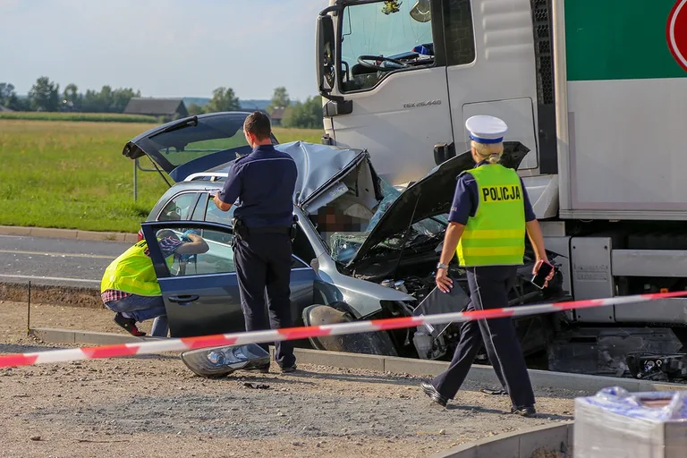 Śmiertelny wypadek na drodze do Różana (zdjęcia)