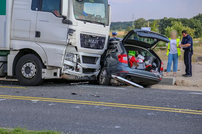 Śmiertelny wypadek na drodze do Różana (zdjęcia)