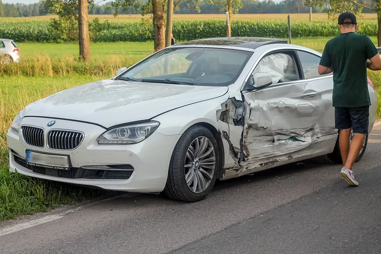 Zderzenie czterech aut na drodze w kierunku Łomży