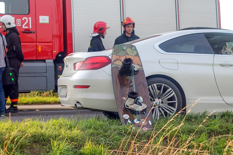 Zderzenie czterech aut na drodze w kierunku Łomży