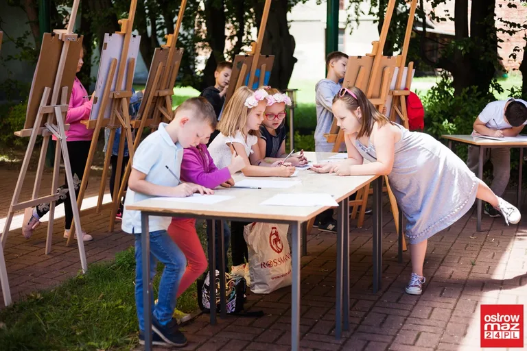 Oswajali martwą naturę. Dzieci przenosiły swoją wizję na obrazy (zdjęcia, wideo)