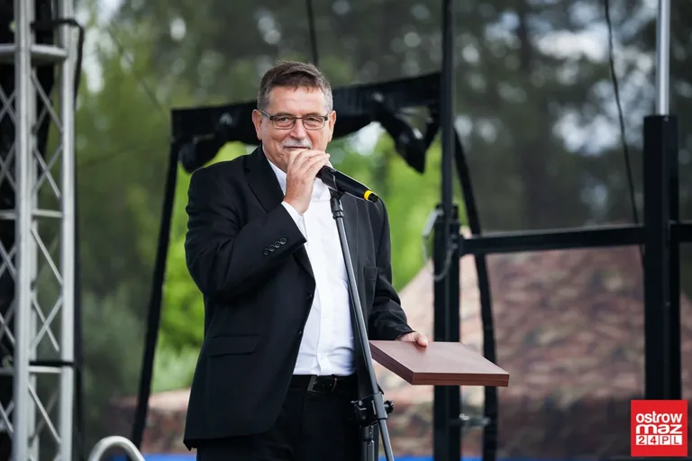 MKS Małkinia 80-latkiem (zdjęcia, wideo)
