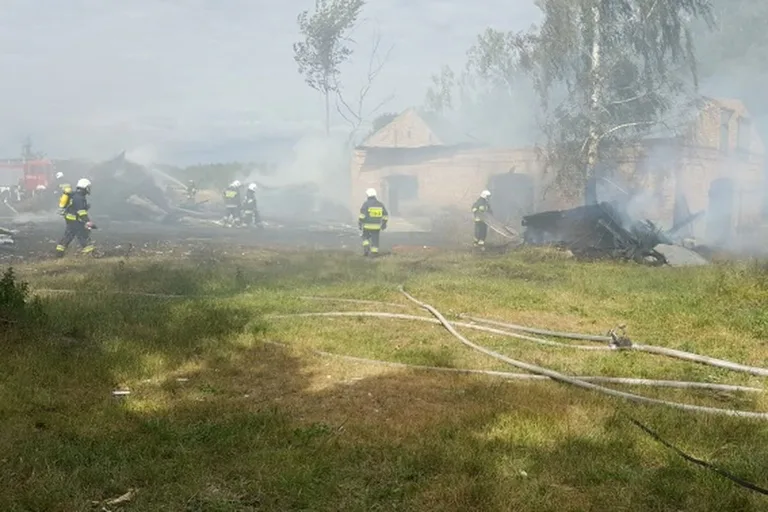 Ogromny pożar zabudowań w gminie Boguty-Pianki (zdjęcia)