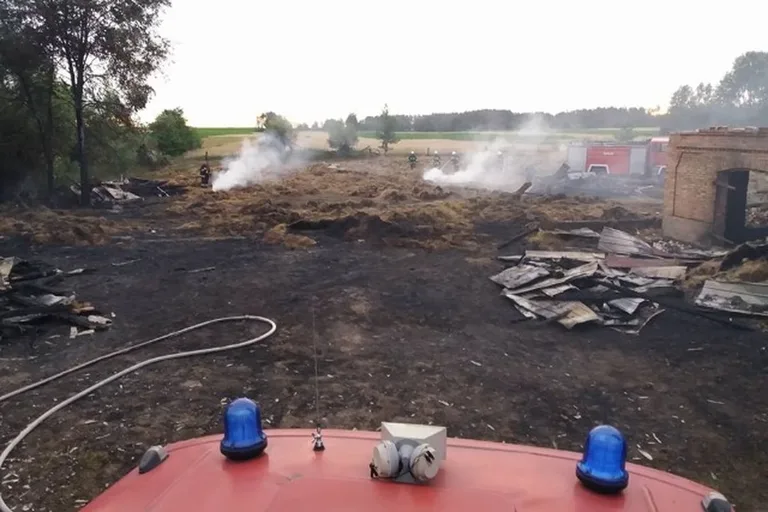 Ogromny pożar zabudowań w gminie Boguty-Pianki (zdjęcia)
