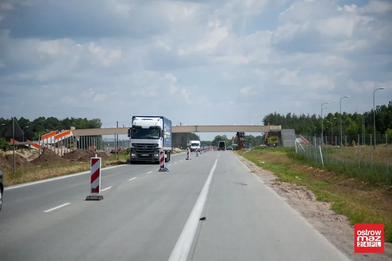 Intensywne prace na odcinkach drogi ekspresowej S8 (zdjęcia)