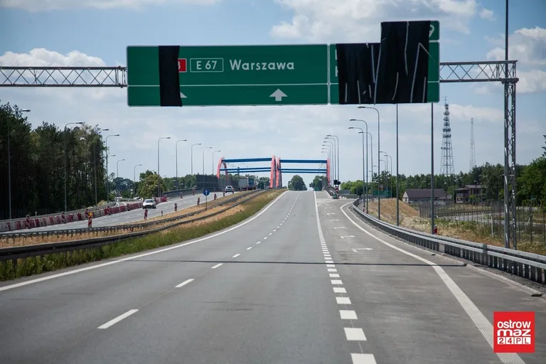 Intensywne prace na odcinkach drogi ekspresowej S8 (zdjęcia)