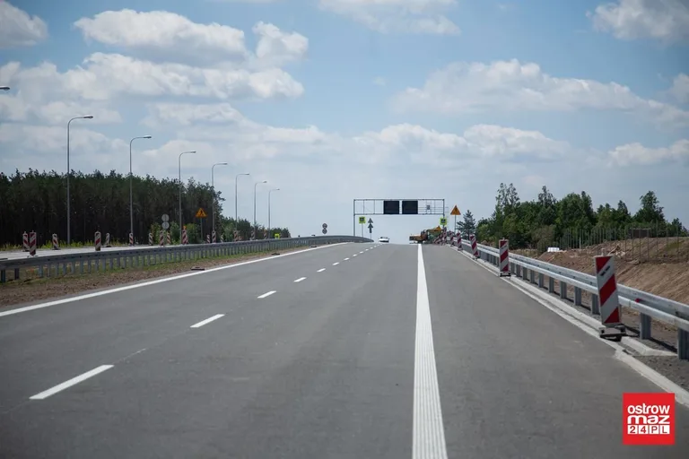 Intensywne prace na odcinkach drogi ekspresowej S8 (zdjęcia)