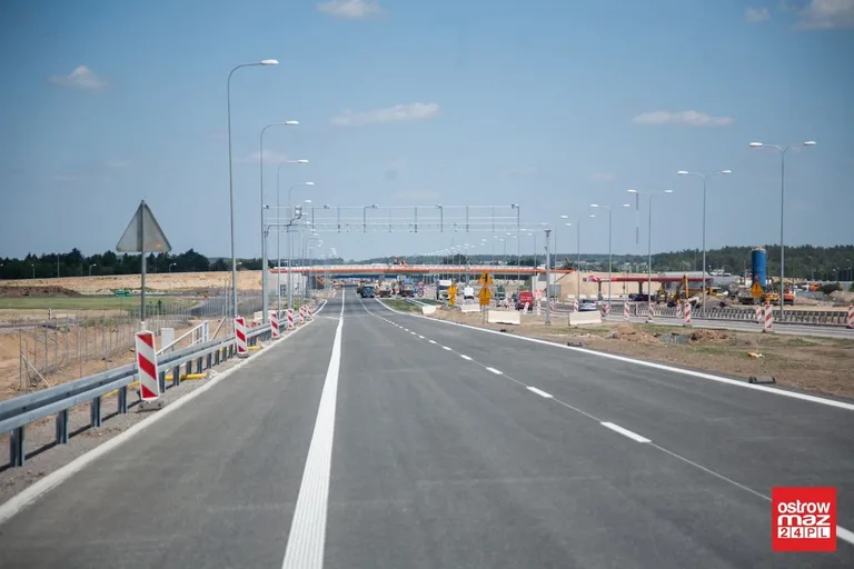 Intensywne prace na odcinkach drogi ekspresowej S8 (zdjęcia)