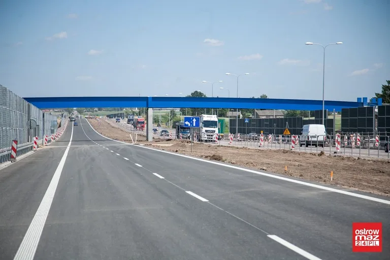Intensywne prace na odcinkach drogi ekspresowej S8 (zdjęcia)