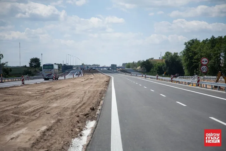 Intensywne prace na odcinkach drogi ekspresowej S8 (zdjęcia)