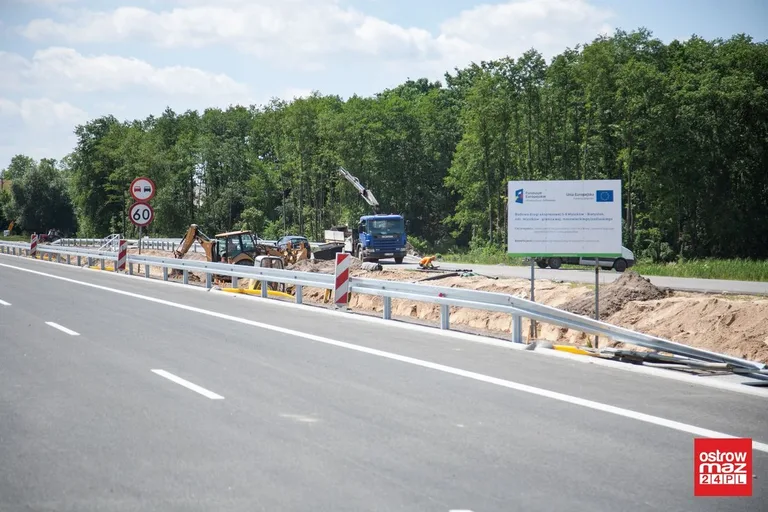 Intensywne prace na odcinkach drogi ekspresowej S8 (zdjęcia)