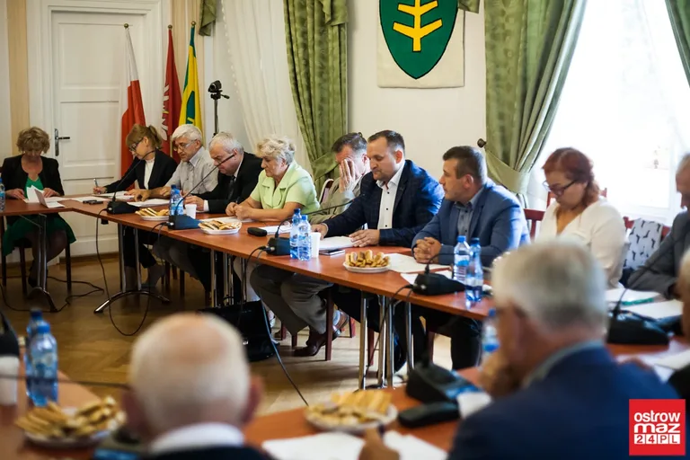 Nadzwyczajna sesja rady miasta bez efektu (zdjęcia, wideo - cała sesja)