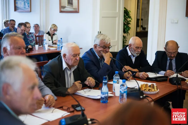 Nadzwyczajna sesja rady miasta bez efektu (zdjęcia, wideo - cała sesja)