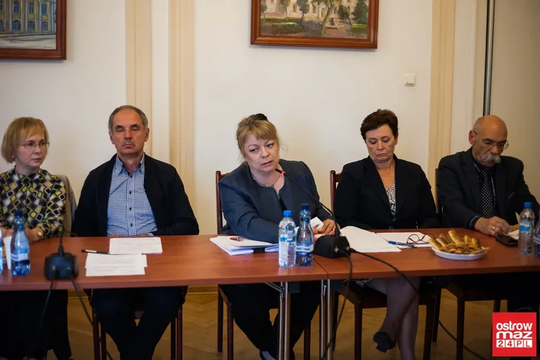 Nadzwyczajna sesja rady miasta bez efektu (zdjęcia, wideo - cała sesja)