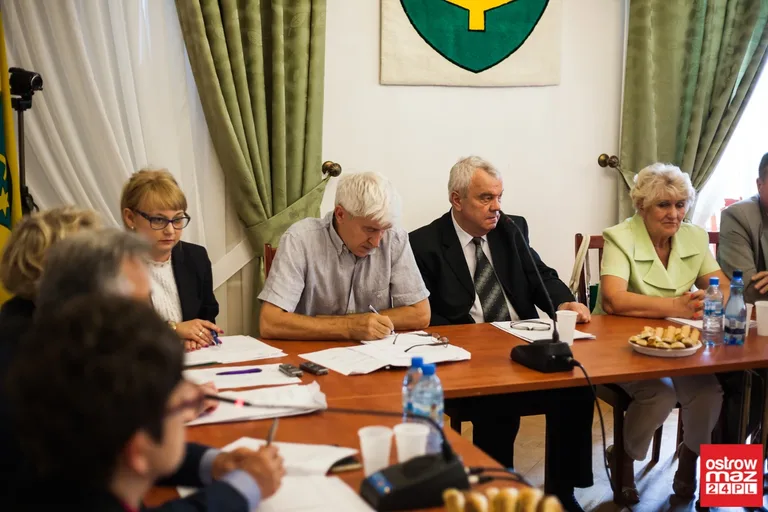 Nadzwyczajna sesja rady miasta bez efektu (zdjęcia, wideo - cała sesja)