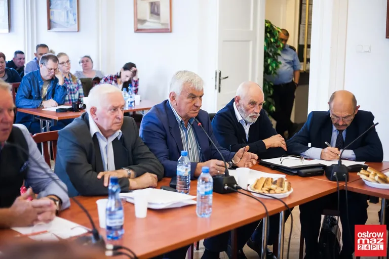 Nadzwyczajna sesja rady miasta bez efektu (zdjęcia, wideo - cała sesja)