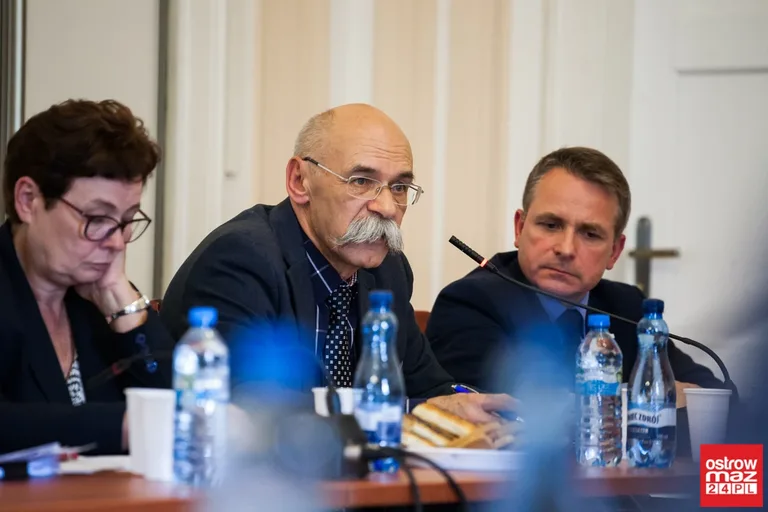 Nadzwyczajna sesja rady miasta bez efektu (zdjęcia, wideo - cała sesja)