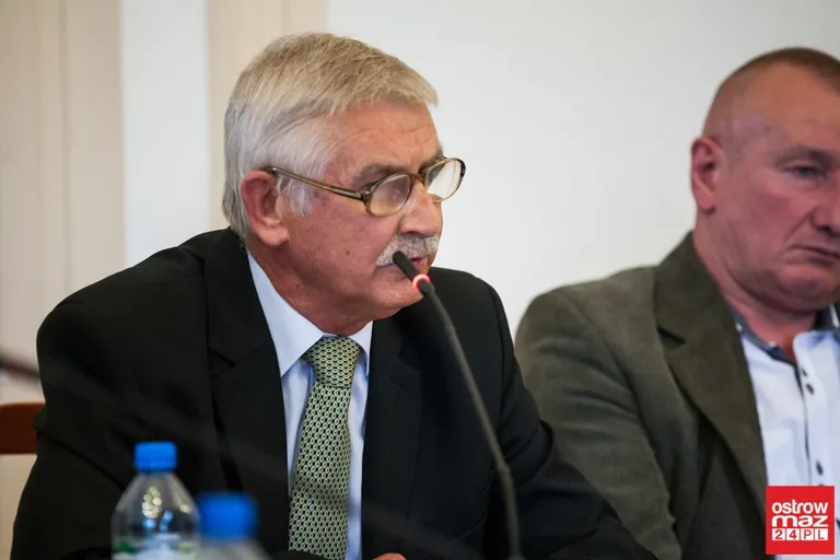 Nadzwyczajna sesja rady miasta bez efektu (zdjęcia, wideo - cała sesja)