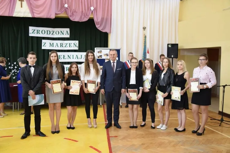 Odebrali świadectwa i rozpoczęli wakacje (zdjęcia)
