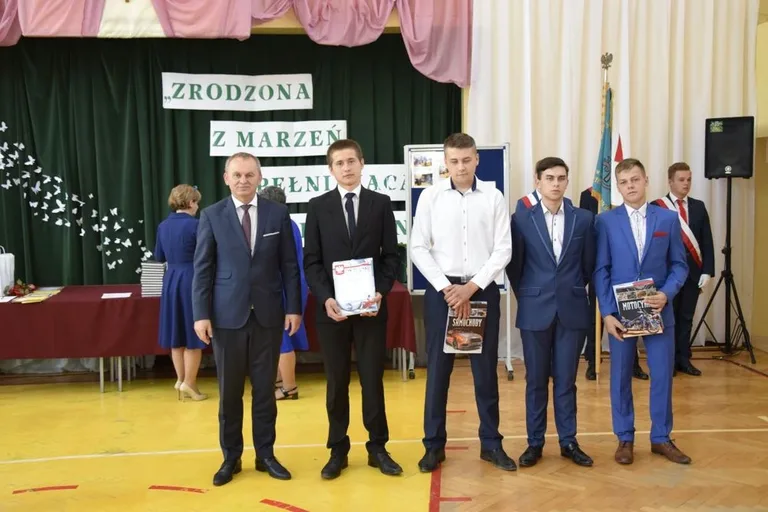 Odebrali świadectwa i rozpoczęli wakacje (zdjęcia)