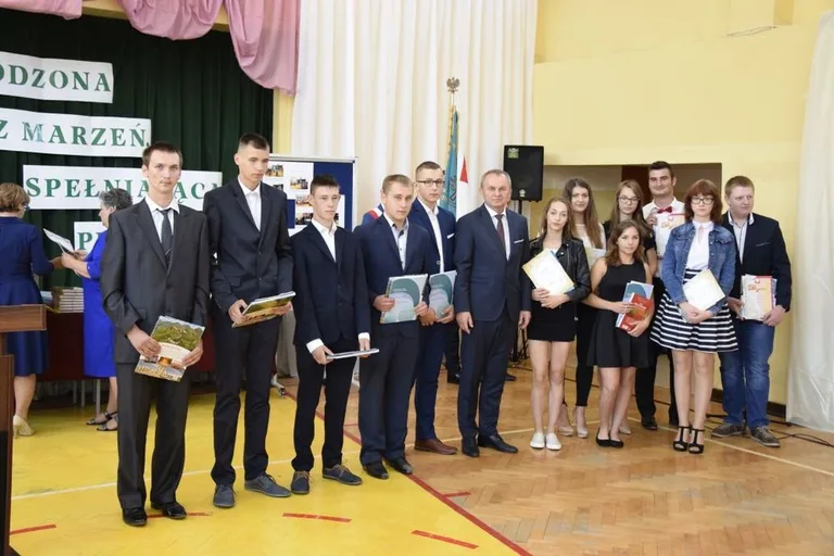 Odebrali świadectwa i rozpoczęli wakacje (zdjęcia)