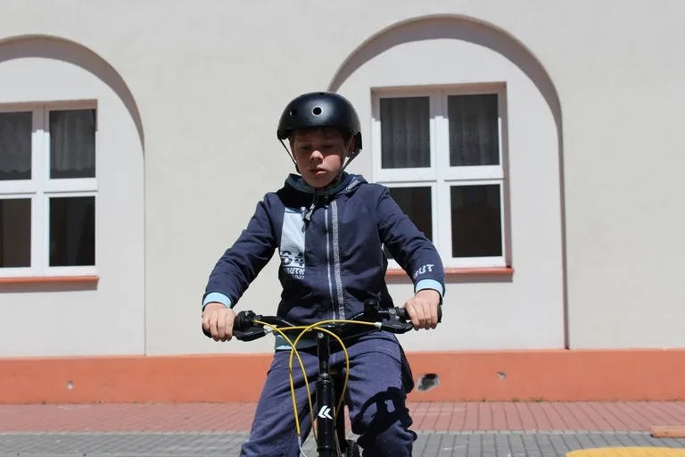 Uczniowie "jedynki" z kartami rowerowymi (zdjęcia)