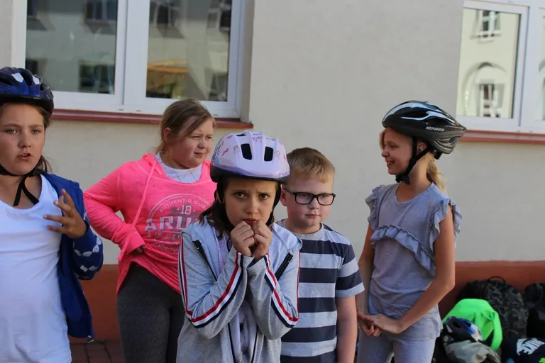 Uczniowie "jedynki" z kartami rowerowymi (zdjęcia)