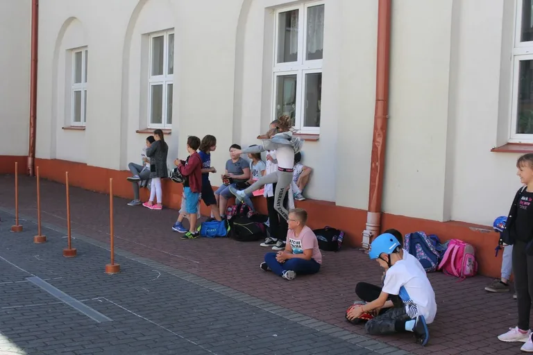Uczniowie "jedynki" z kartami rowerowymi (zdjęcia)