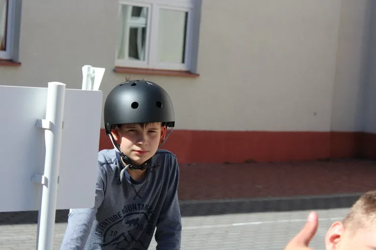 Uczniowie "jedynki" z kartami rowerowymi (zdjęcia)