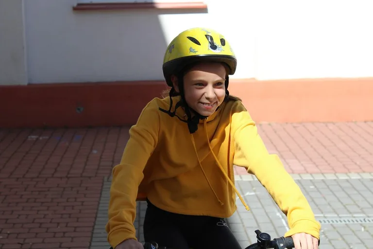 Uczniowie "jedynki" z kartami rowerowymi (zdjęcia)