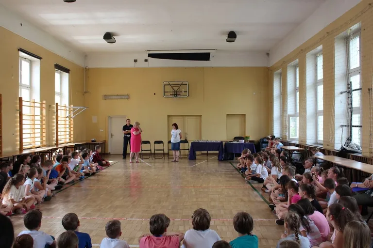 Uczniowie "jedynki" z kartami rowerowymi (zdjęcia)