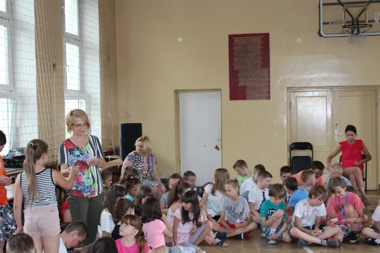 Uczniowie "jedynki" z kartami rowerowymi (zdjęcia)