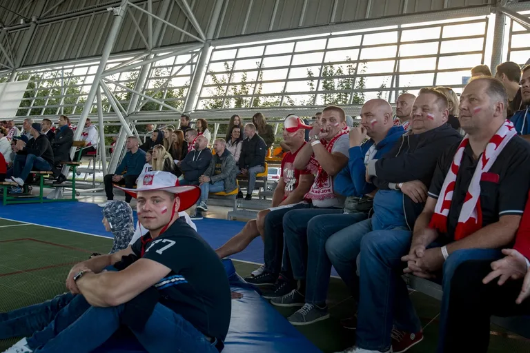 Rozczarowanie w ostrowskiej strefie kibica (zdjęcia, wideo)