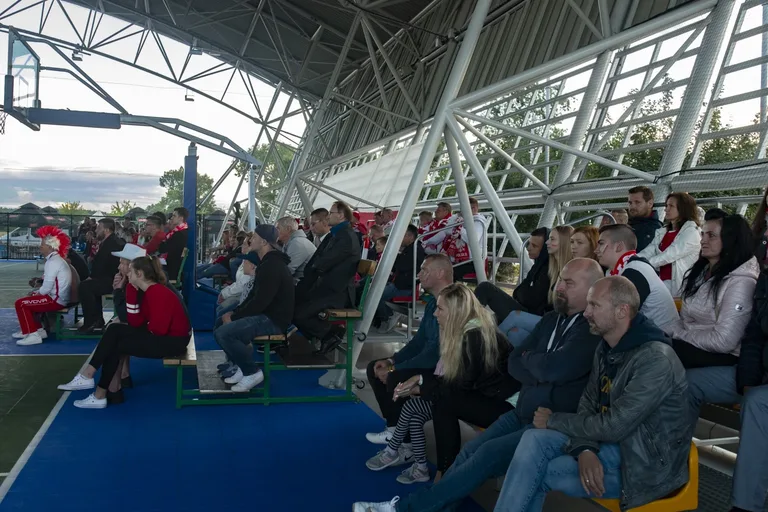 Rozczarowanie w ostrowskiej strefie kibica (zdjęcia, wideo)