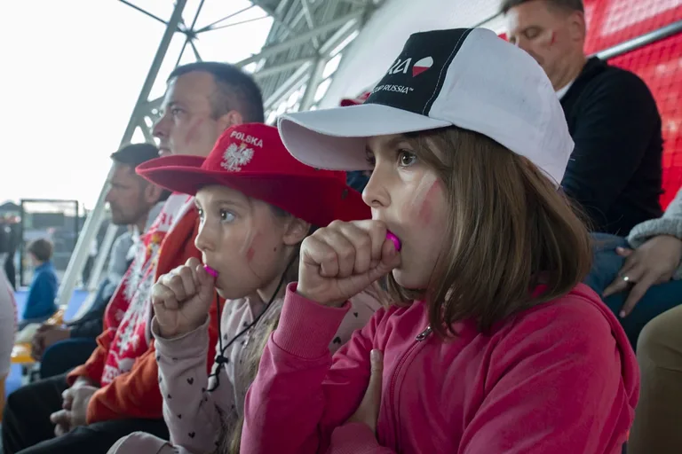 Rozczarowanie w ostrowskiej strefie kibica (zdjęcia, wideo)